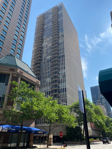 200 East Delaware Place, Unit 4DE Chicago, IL 60611 - Photo 43 of 47