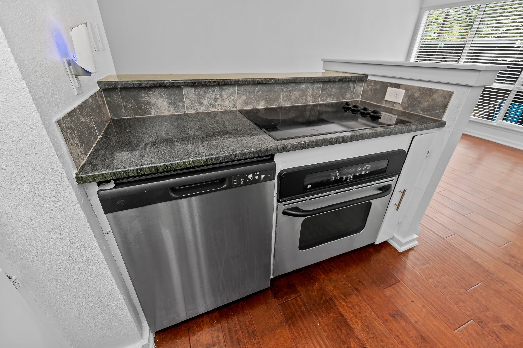 1405 Hartford Road, Unit 106 Austin, TX 78703 - Photo 18 of 30