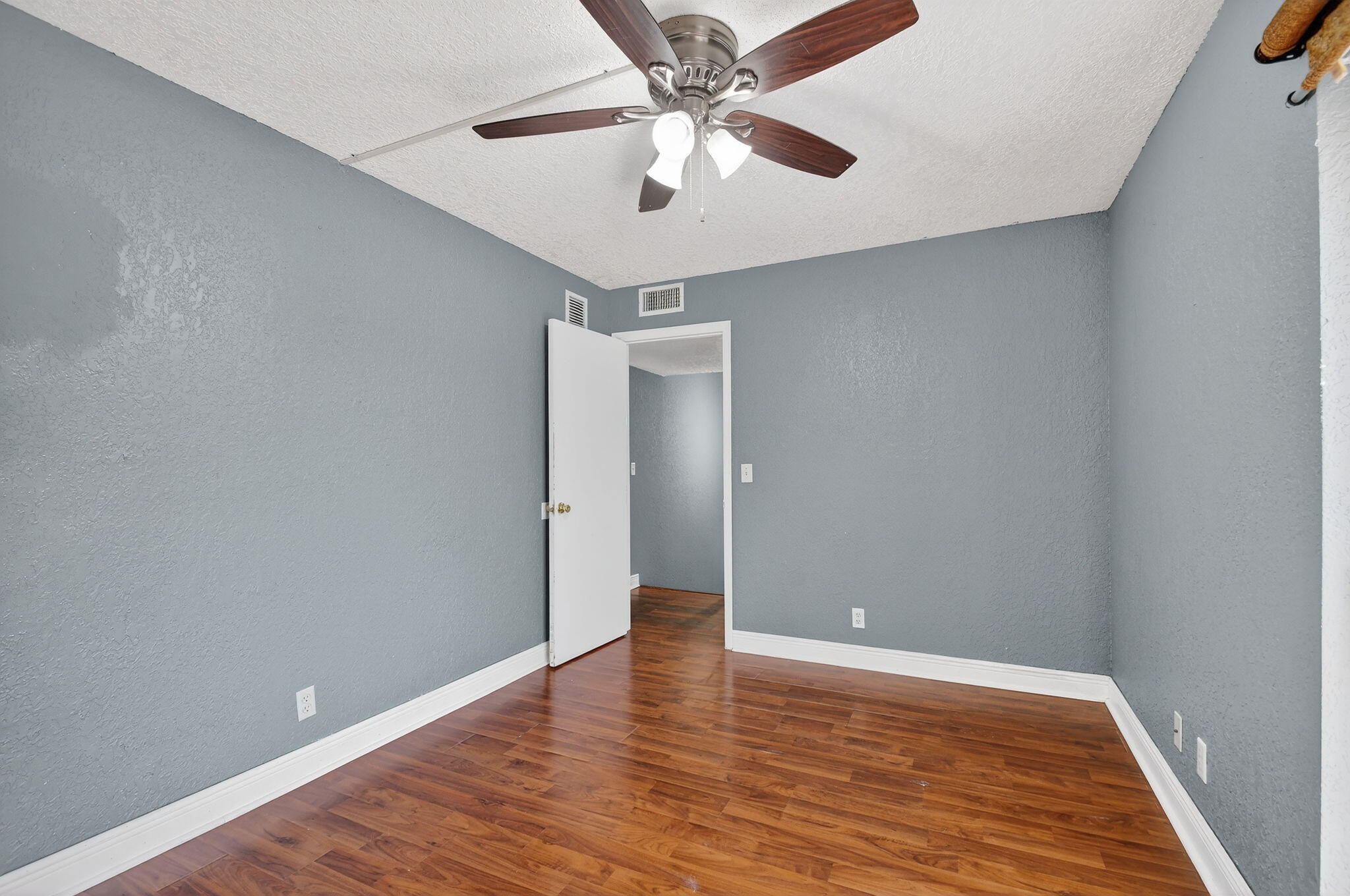 320 Woodland Road Palm Springs, FL 33461 - Photo 39 of 49 42-web-or-mls-DSC_4971