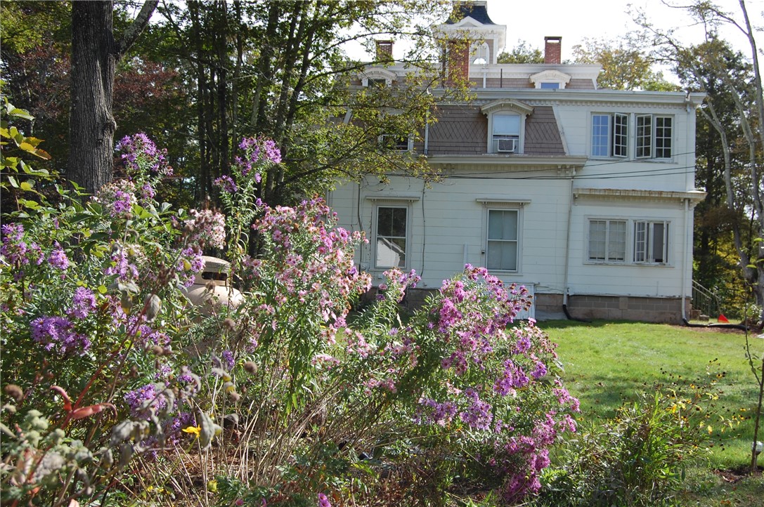 7 Nichols Lane, Unit 5 Hopkinton, RI 02832 - Photo 4 of 19 Yard