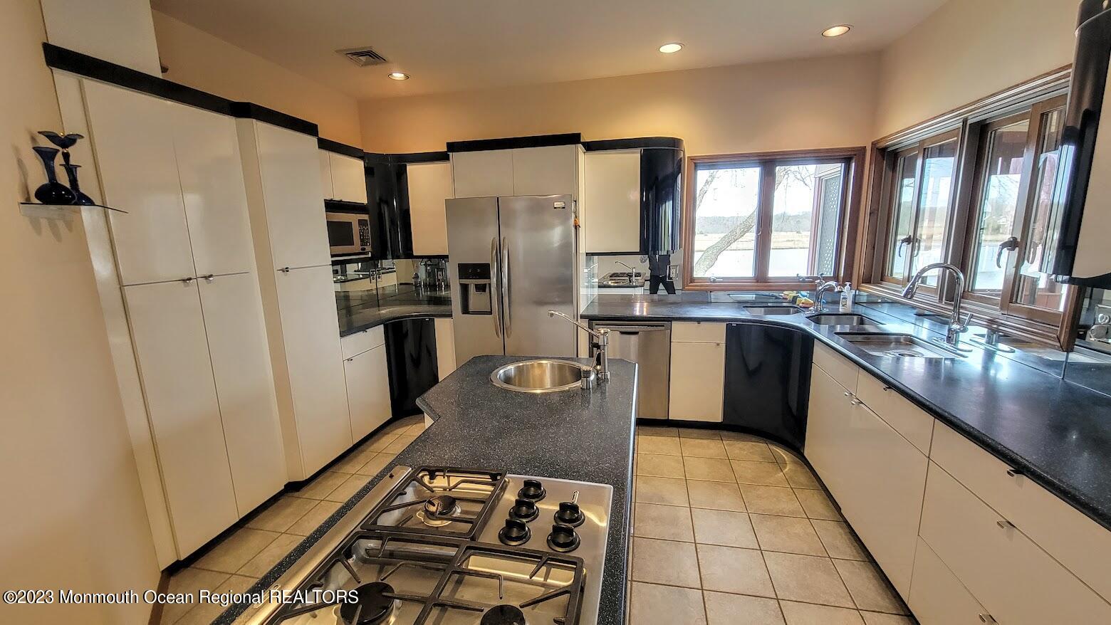 710 Paramount Way Brick, NJ 08724 - Photo 34 of 53 20230408_135721 x