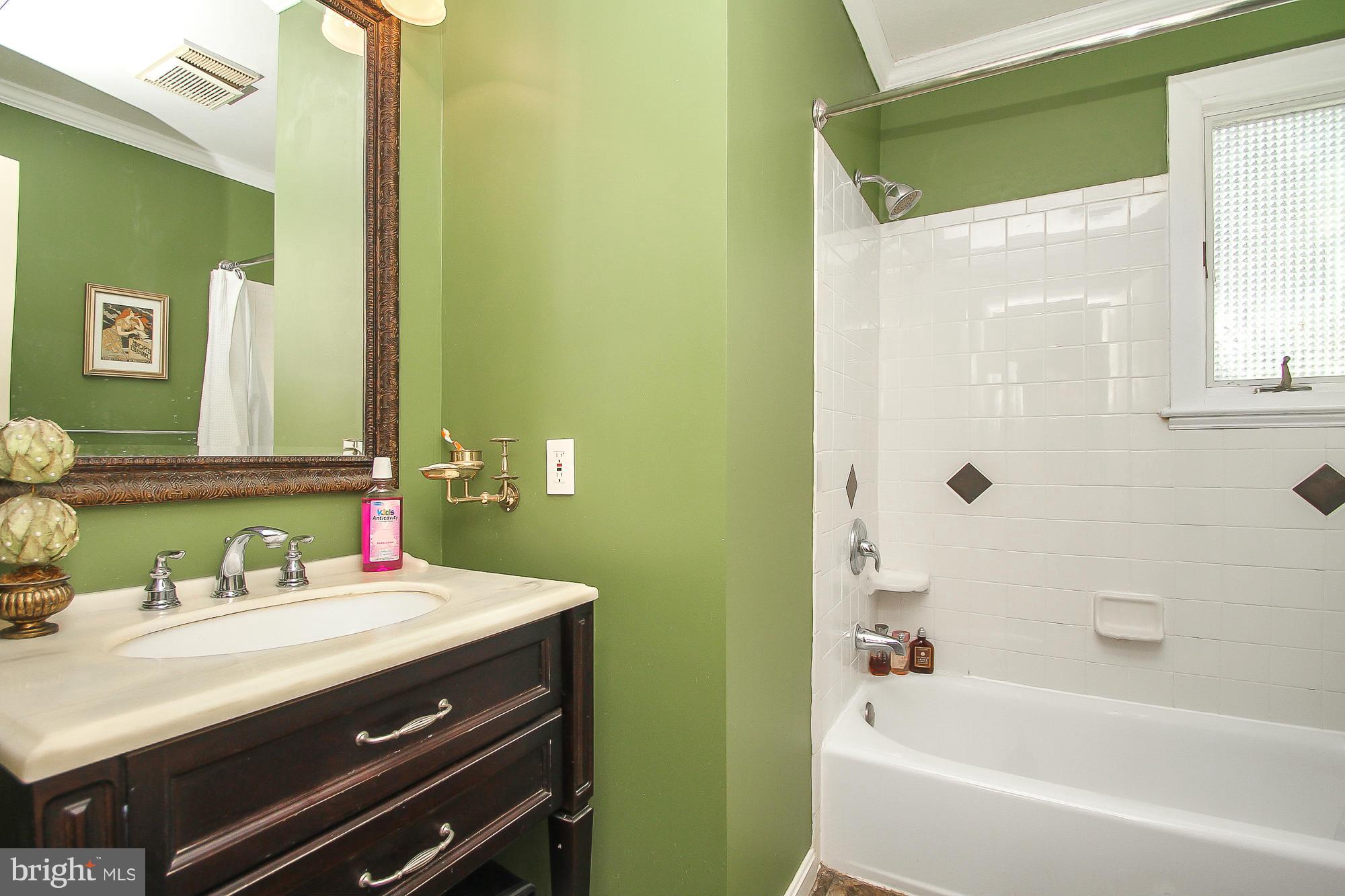 242 Coldbrook Road Lutherville-Timonium, MD 21093 - Photo 13 of 30 Bath