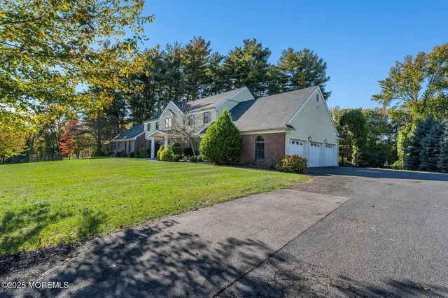 a view of a house with yard and tree s