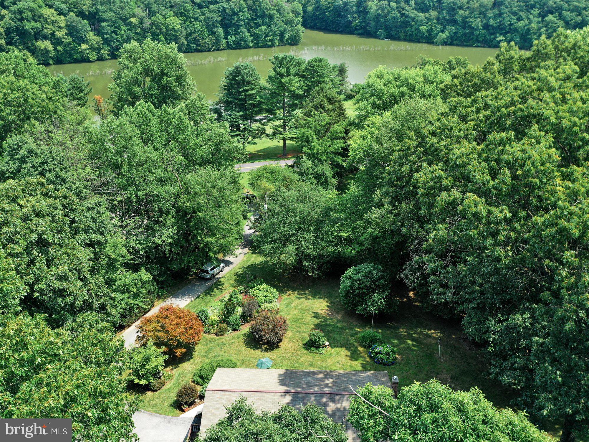 474 Lakeview Drive Lititz, PA 17543 - Photo 4 of 37