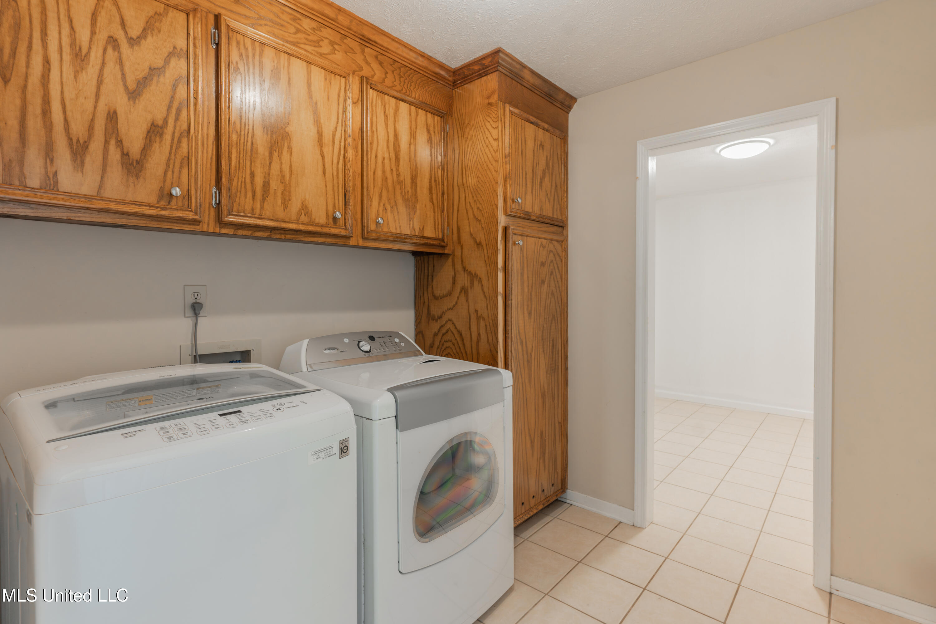 107 Spanish Moss Drive Clinton, MS 39056 - Photo 18 of 49 24-LaundryRoom(2)