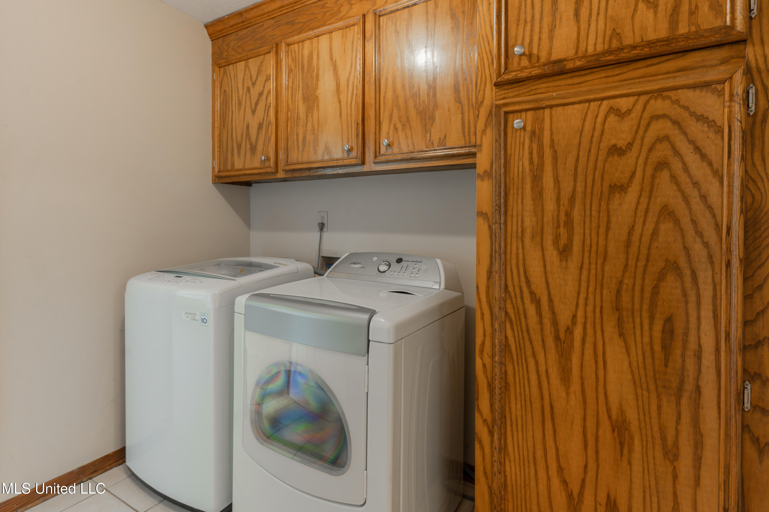 107 Spanish Moss Drive Clinton, MS 39056 - Photo 19 of 49 25-LaundryRoom.
