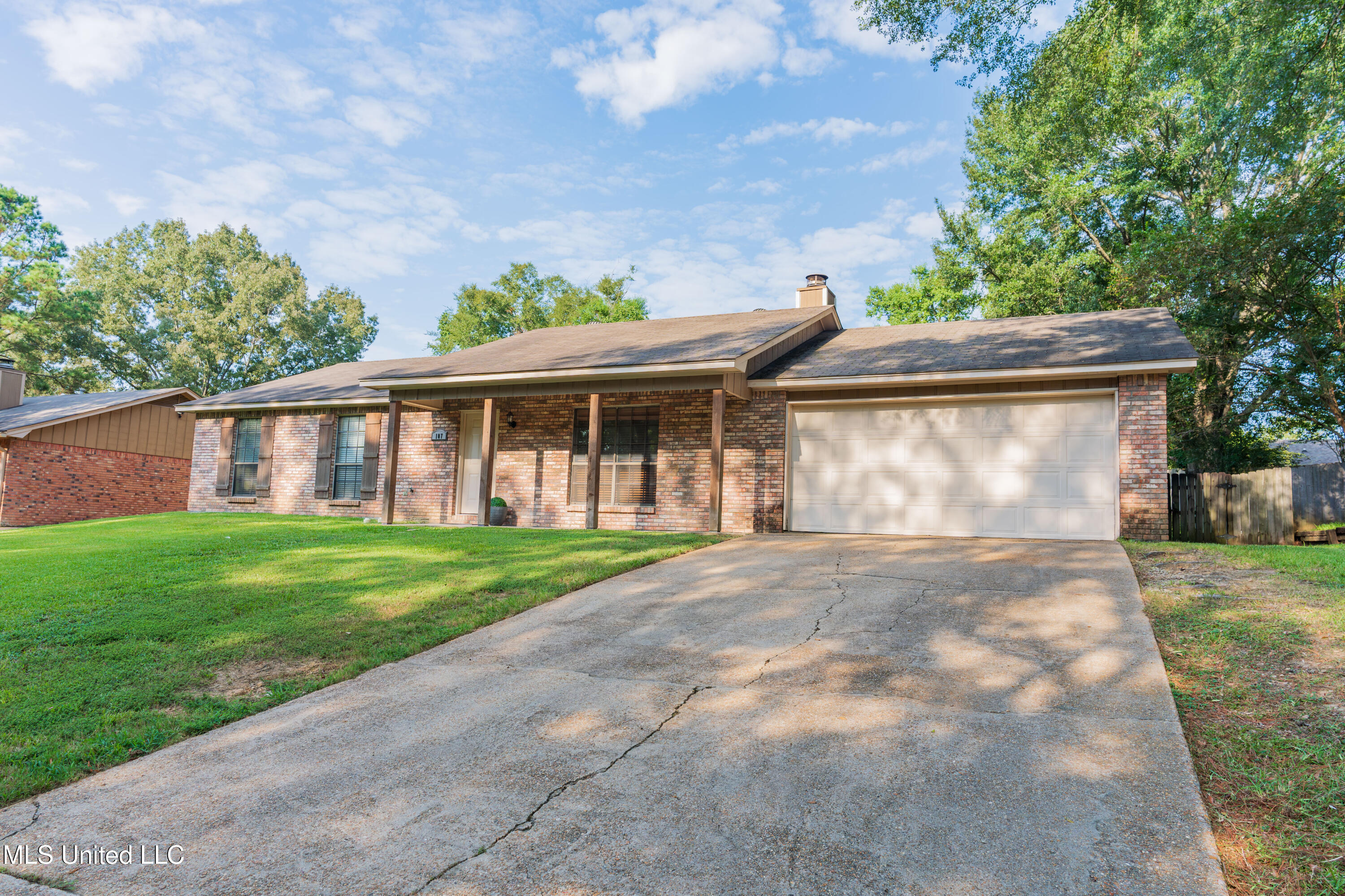 107 Spanish Moss Drive Clinton, MS 39056 - Photo 2 of 49 2-Front(12)