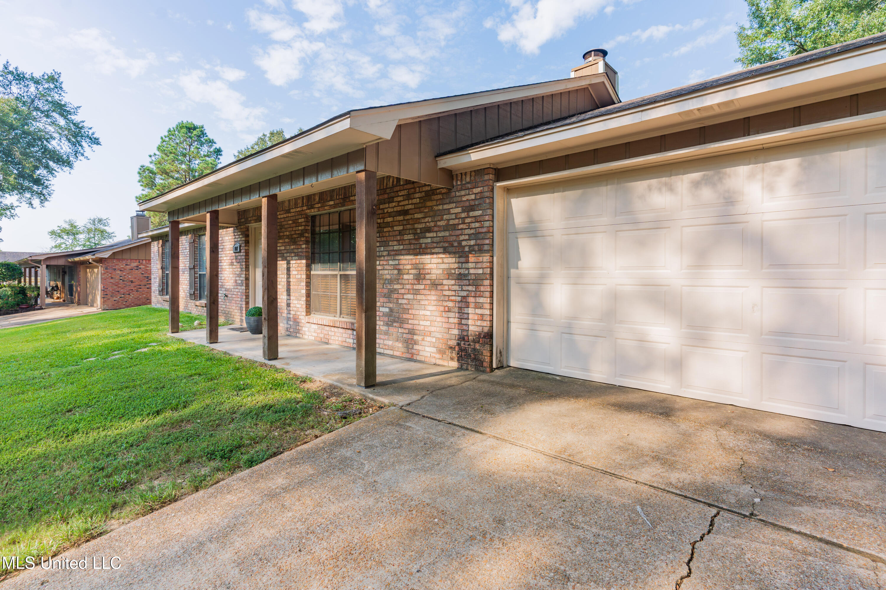 107 Spanish Moss Drive Clinton, MS 39056 - Photo 5 of 49 6-Front(12)