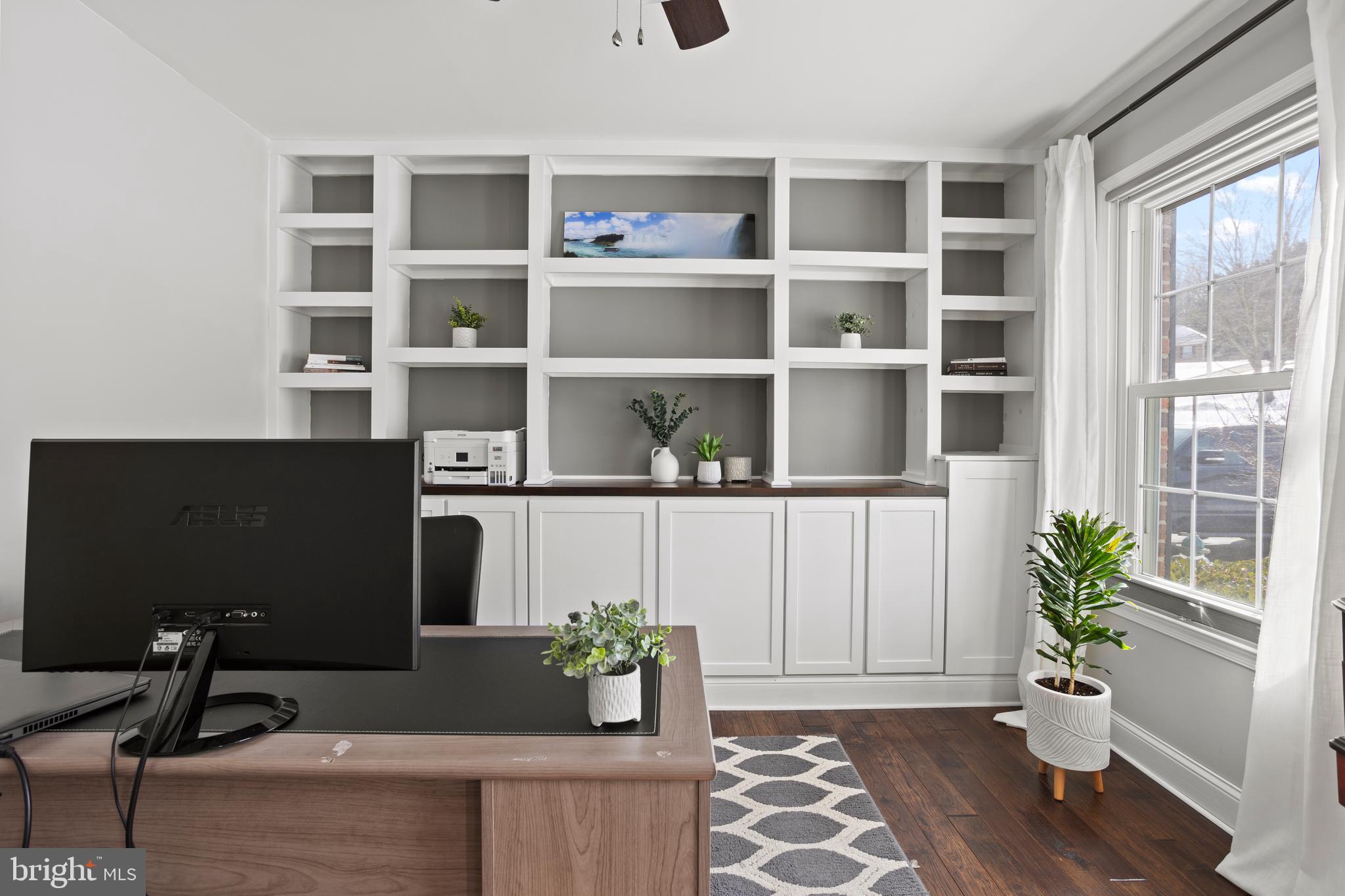 7955 Arbor Way Owings, MD 20736 - Photo 10 of 83 a living room with furniture and a potted plant