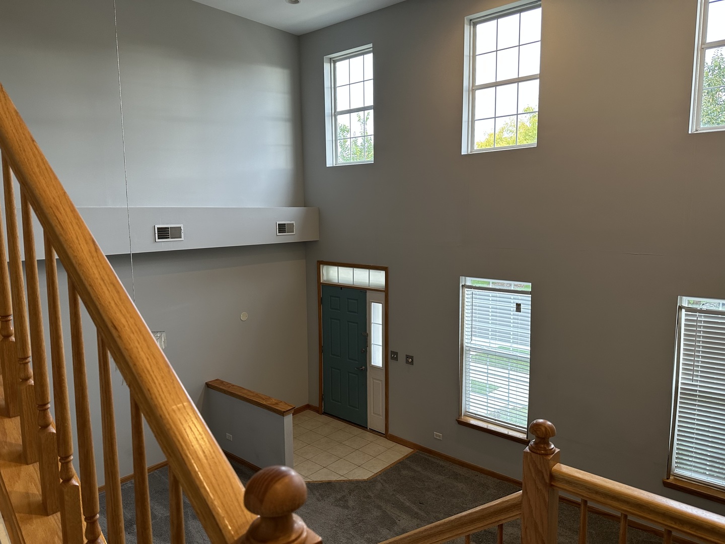 2598 Capitol Avenue Aurora, IL 60503 - Photo 4 of 11 a view of an empty room and window