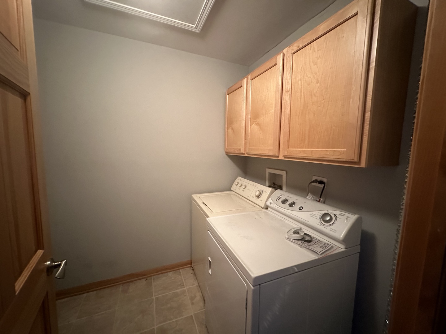 2598 Capitol Avenue Aurora, IL 60503 - Photo 8 of 11 a utility room with dryer and washer