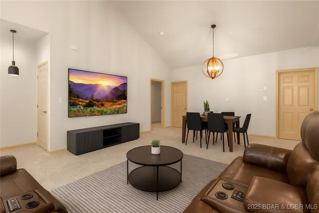 $374,499 | 1126 Buckingham Drive, Camdenton, MO 65020