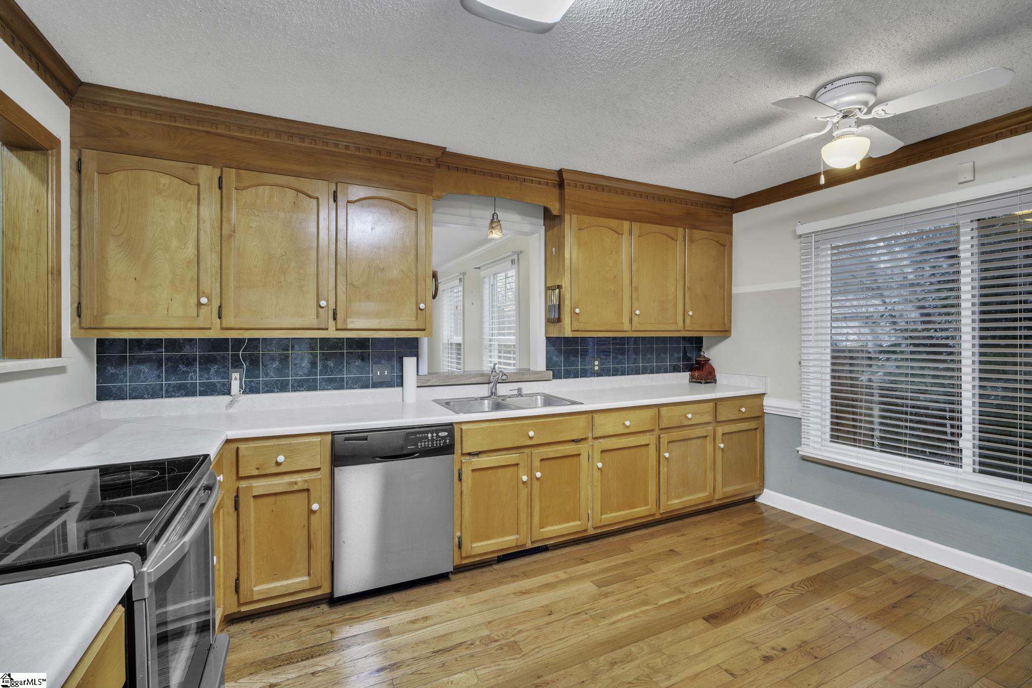 15 Fairview Place Greer, SC 29651 - Photo 4 of 24