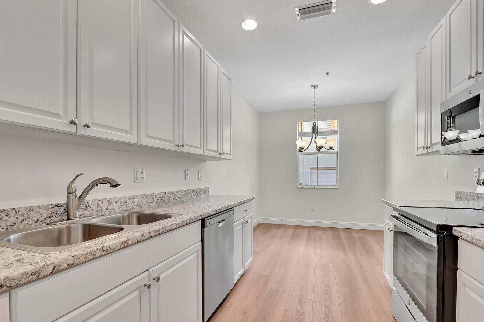 4313 Parkside Drive Jupiter, FL 33458 - Photo 5 of 29 Kitchen