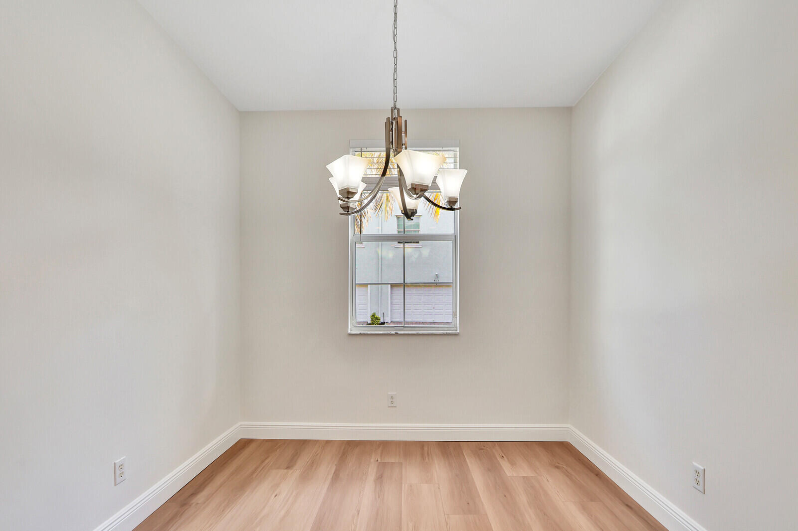 4313 Parkside Drive Jupiter, FL 33458 - Photo 7 of 29 Kitchen dining space