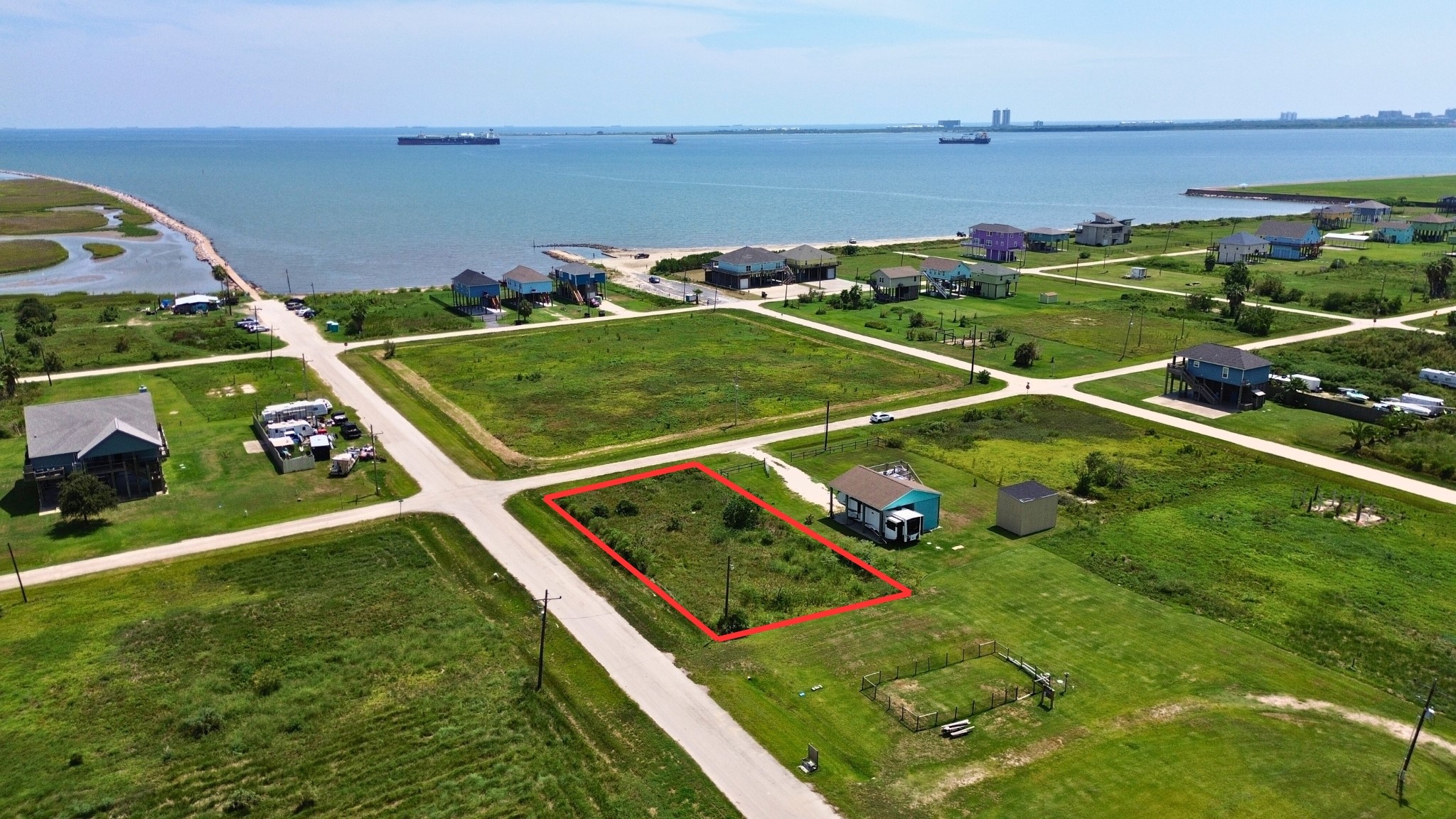 1611 Front Avenue Port Bolivar, TX 77650 - Photo 4 of 10 a view of a tennis court