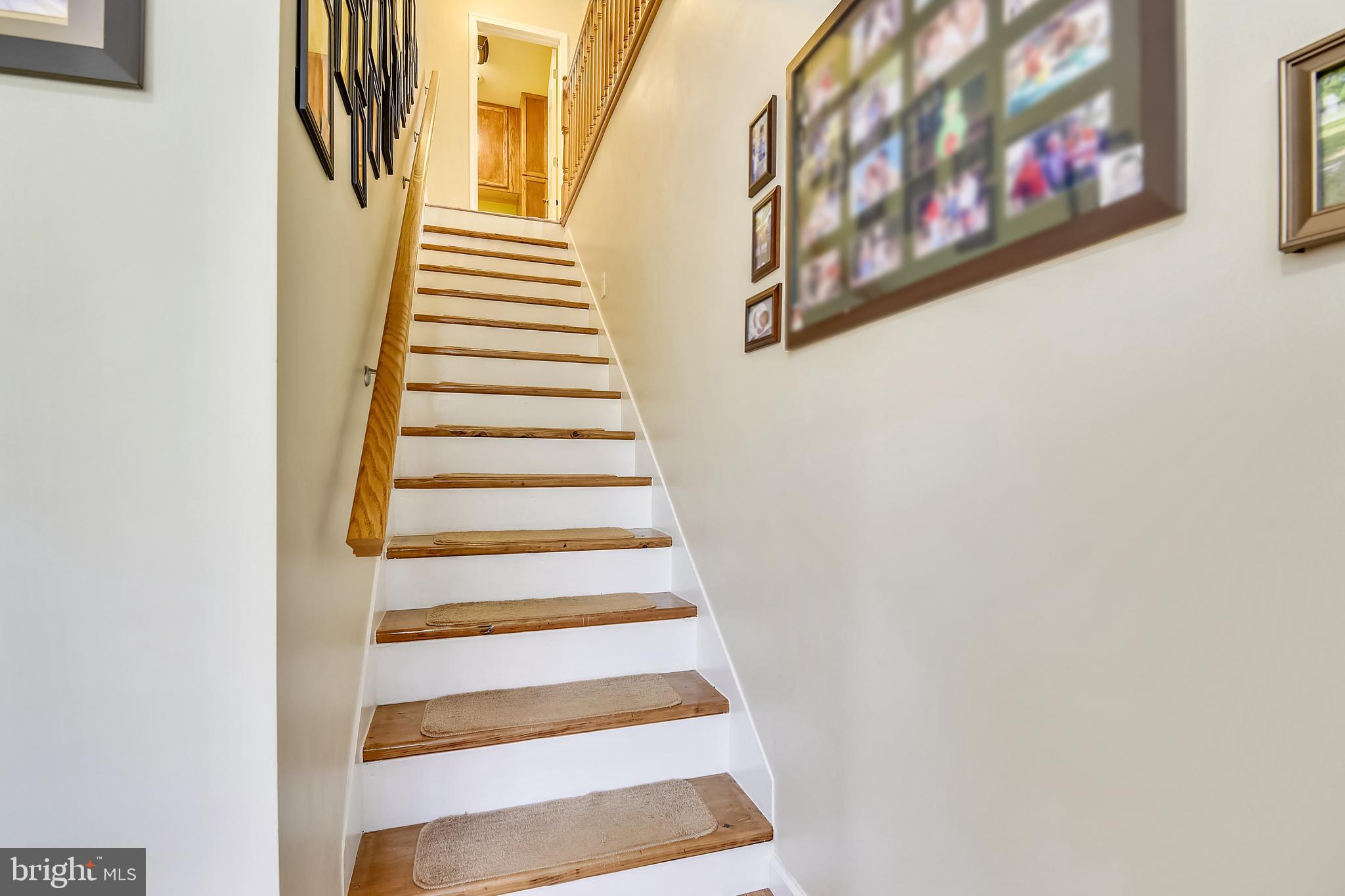 3285 Bert Koontz Road Taneytown, MD 21787 - Photo 27 of 78 Upper staircase