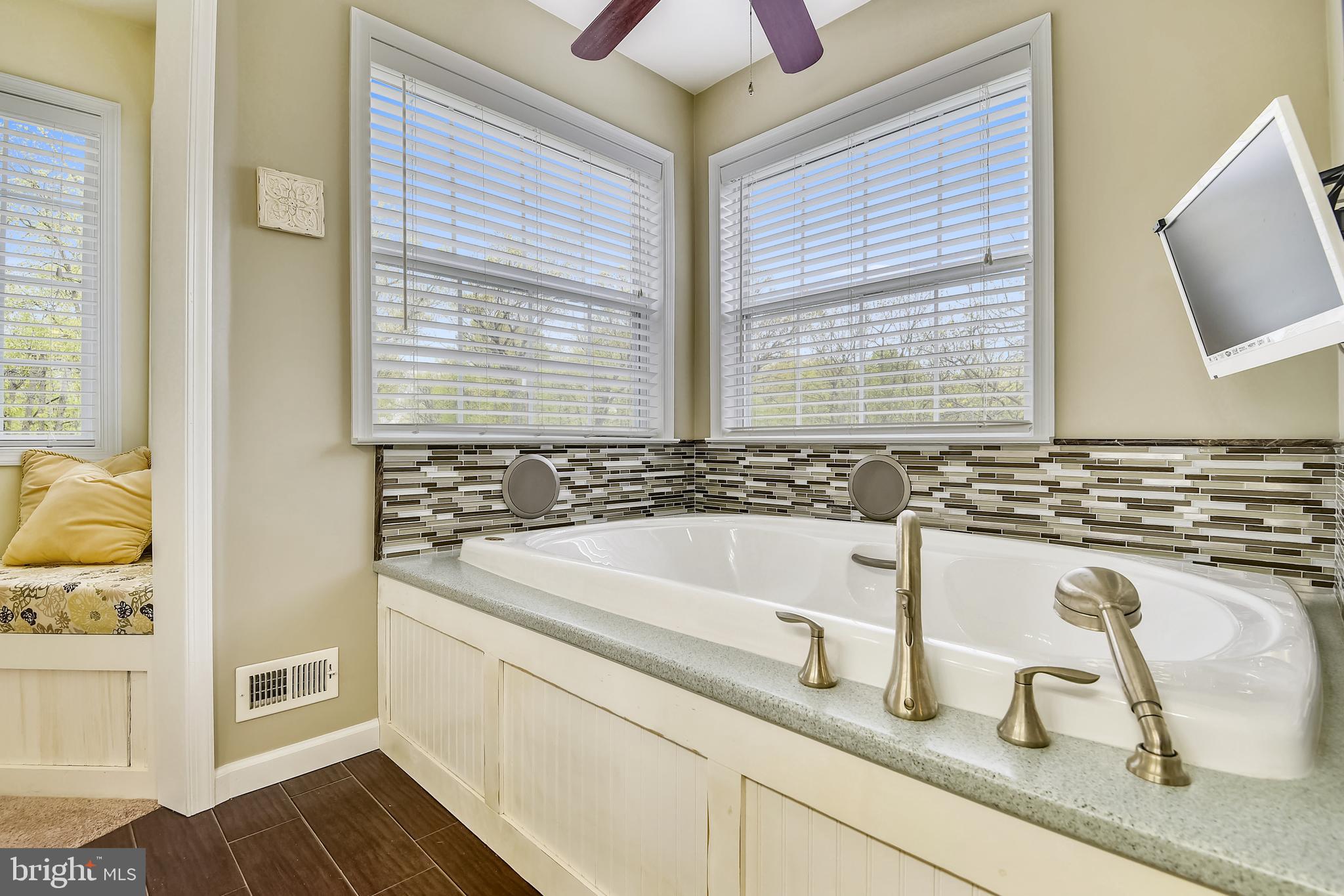 3285 Bert Koontz Road Taneytown, MD 21787 - Photo 35 of 78 Master Bath jetted Tub