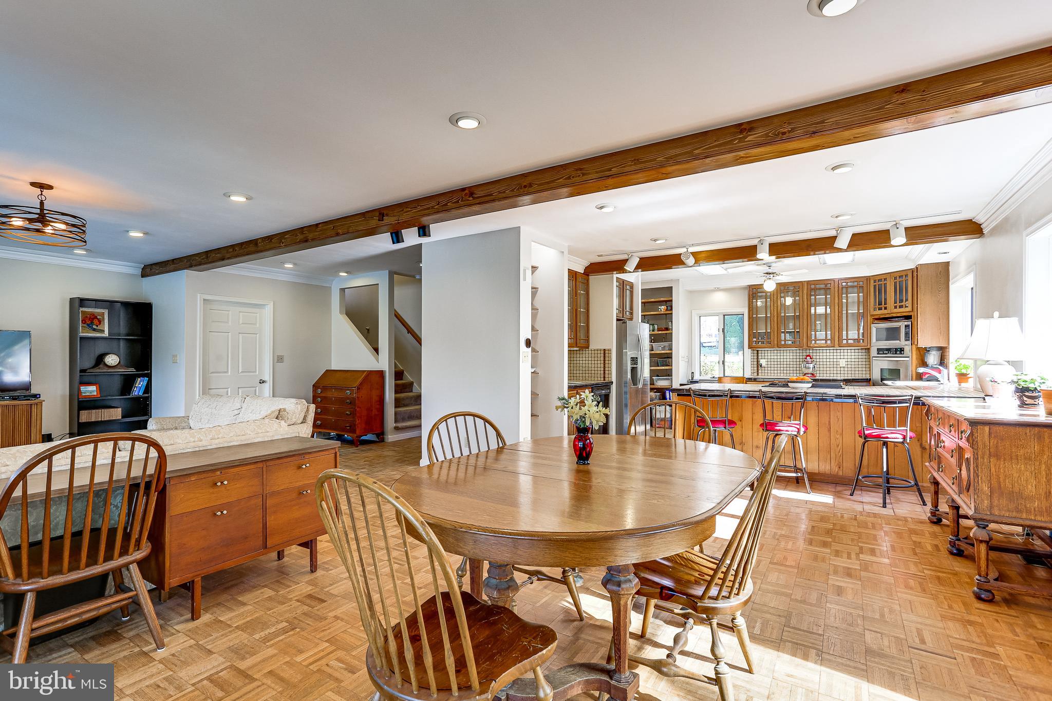 635 Shore Road Severna Park, MD 21146 - Photo 8 of 43 Kitchen, eat-in area and Living Room beyond