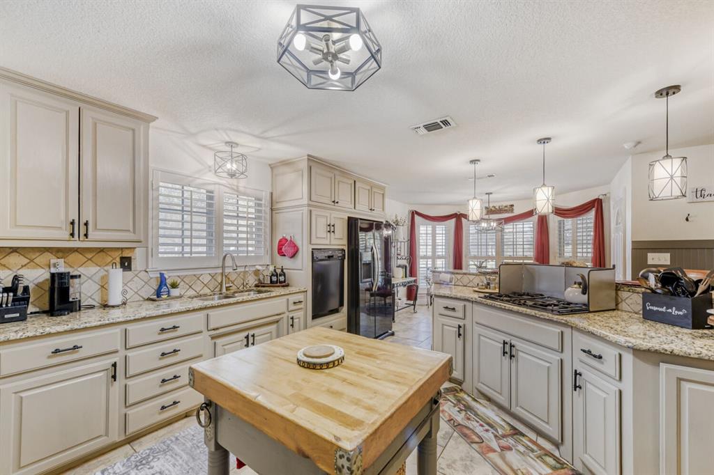 7835 Portwood Road Azle, TX 76020 - Photo 9 of 35