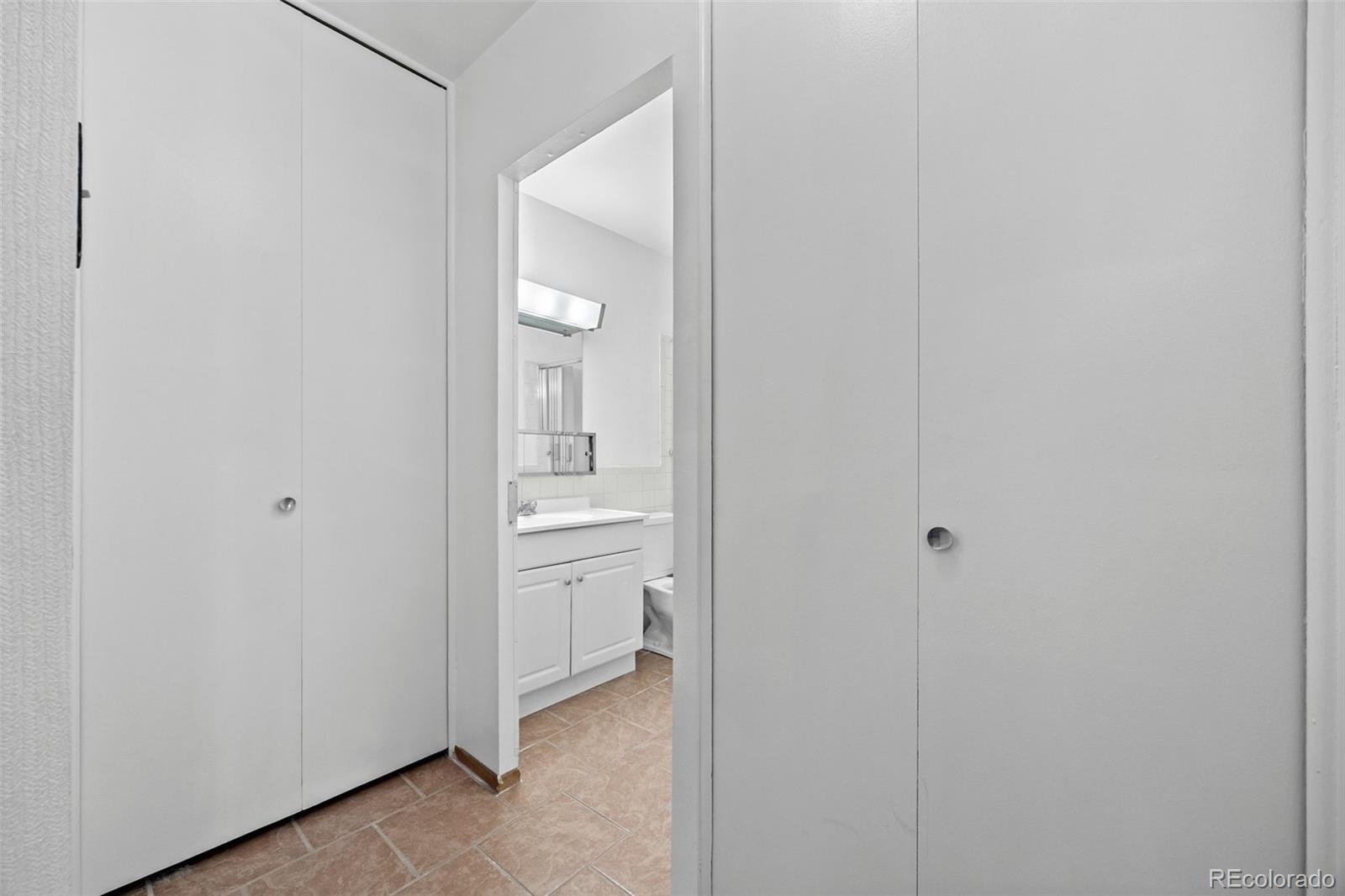 755 South Clinton Street, Unit 7B Denver, CO 80247 - Photo 20 of 36 an empty room with mirror