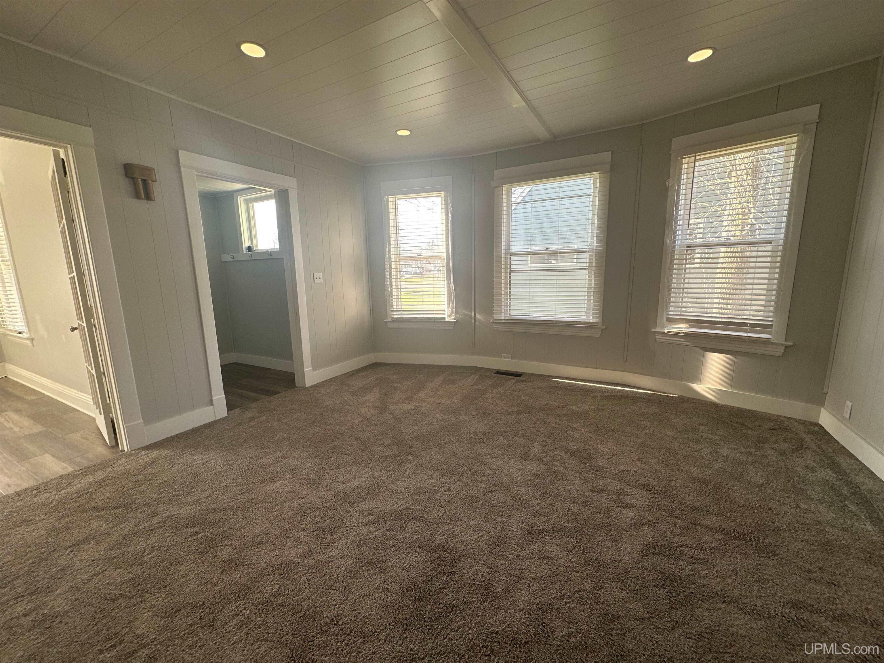 910 South 13th Street Escanaba, MI 49829 - Photo 3 of 13