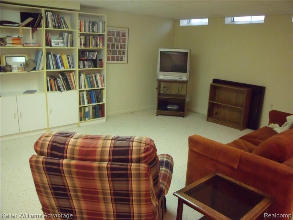 36941 Fox Run Farmington Hills, MI 48331 - Photo 45 of 49