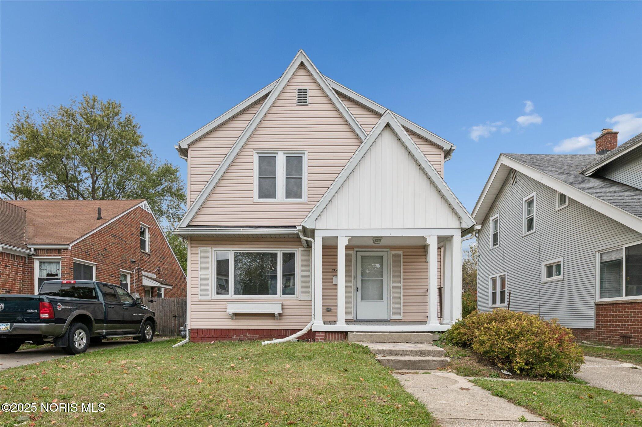 2041 Perth Street Toledo, OH 43607 - Photo 4 of 44 04-2041Perth-St-WindowStill-Photography