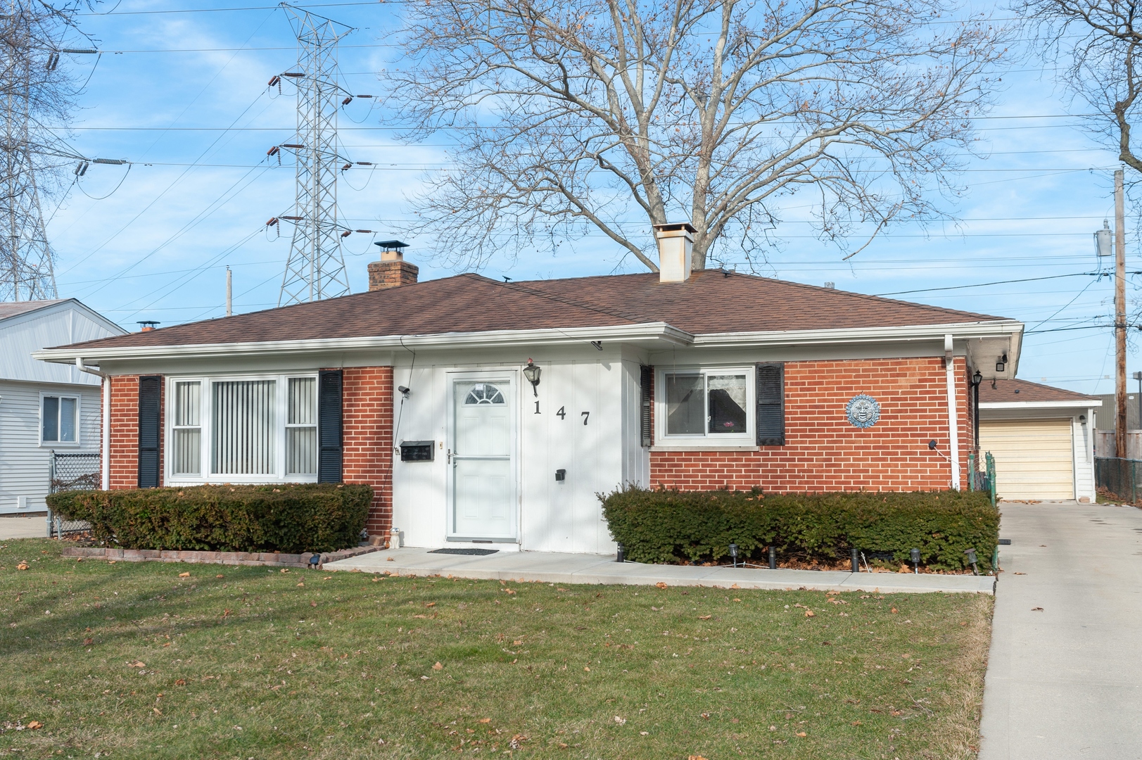 147 George Road Wheeling, IL 60090 - Photo 1 of 11 a front view of a house with a garden