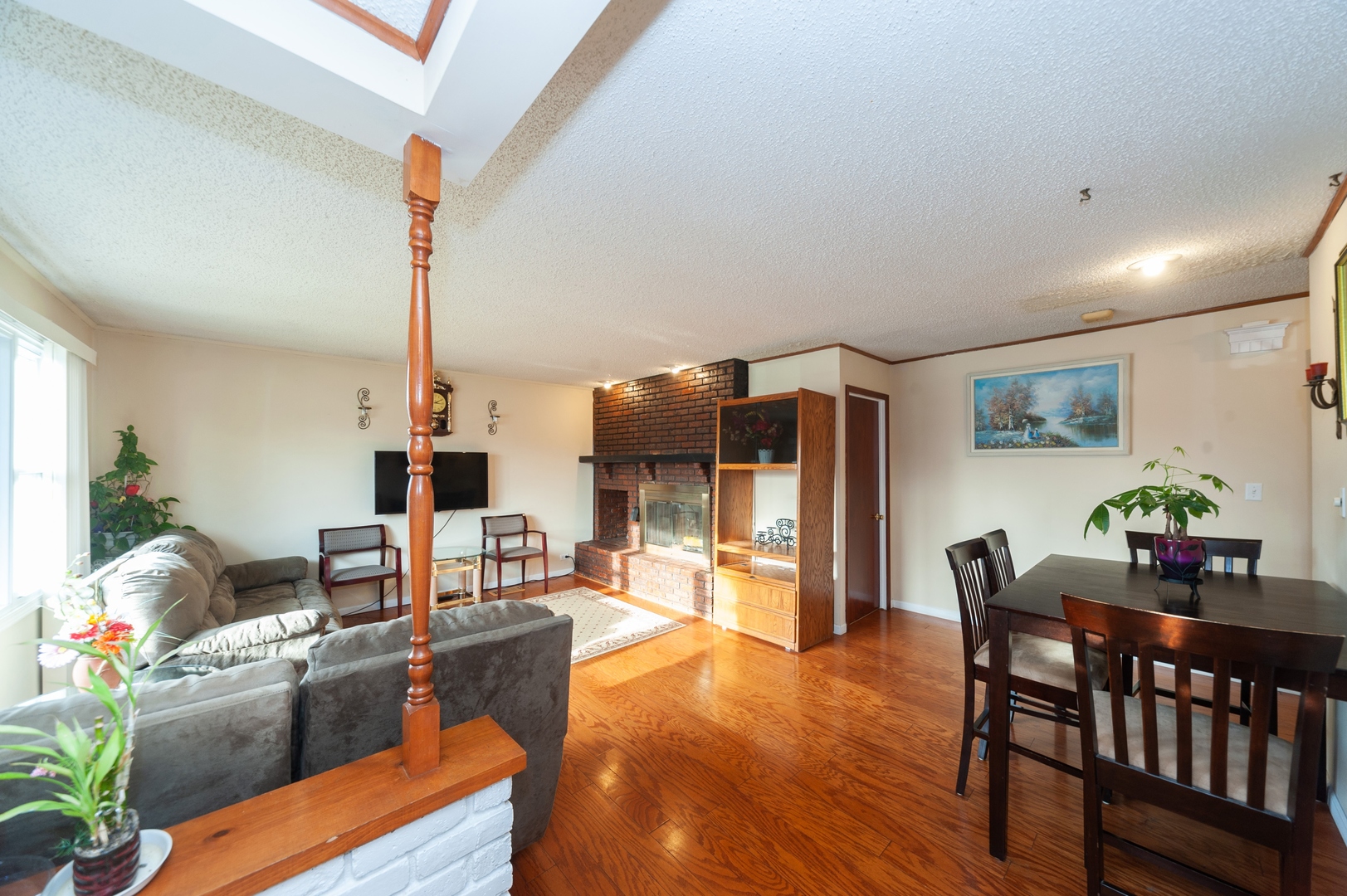 147 George Road Wheeling, IL 60090 - Photo 2 of 11 a living room with furniture and wooden floor