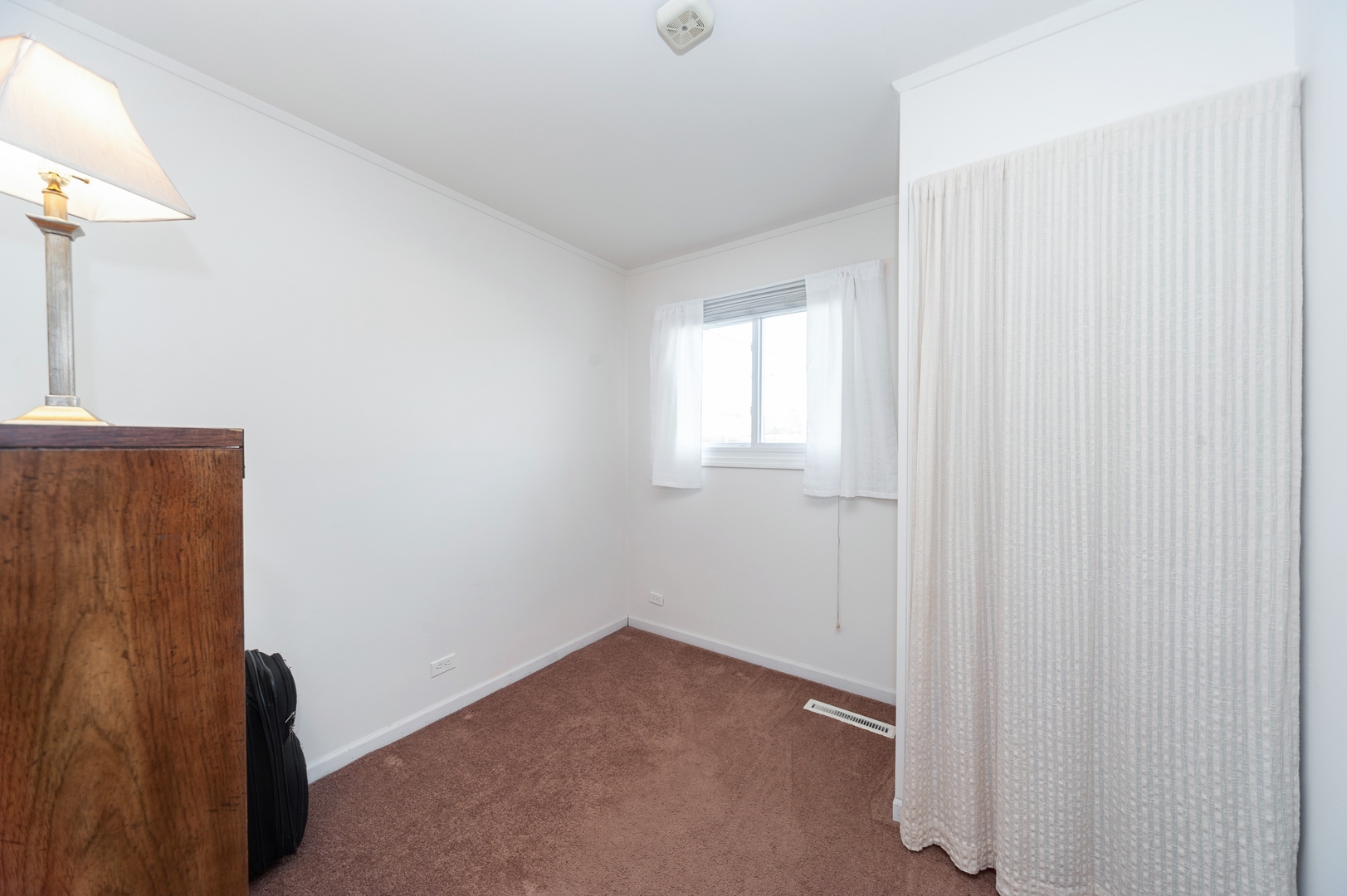147 George Road Wheeling, IL 60090 - Photo 8 of 11 a view of an empty room with a window
