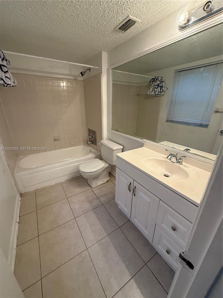 4261 West McNab Road, Unit 28 Pompano Beach, FL 33069 - Photo 17 of 20 Second bathroom