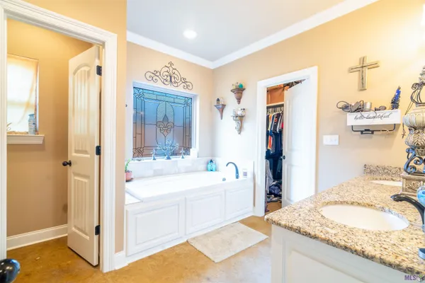 $300,000 | 17010 Bradford Avenue, Greenwell Springs, LA 70739