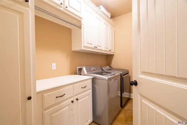 $300,000 | 17010 Bradford Avenue, Greenwell Springs, LA 70739
