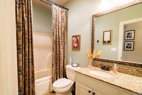 $300,000 | 17010 Bradford Avenue, Greenwell Springs, LA 70739