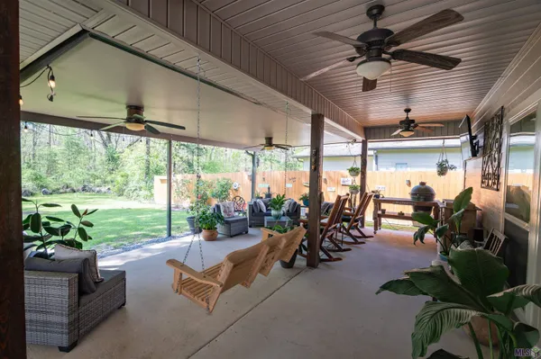 $300,000 | 17010 Bradford Avenue, Greenwell Springs, LA 70739