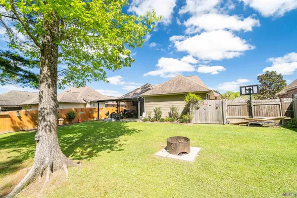 $300,000 | 17010 Bradford Avenue, Greenwell Springs, LA 70739