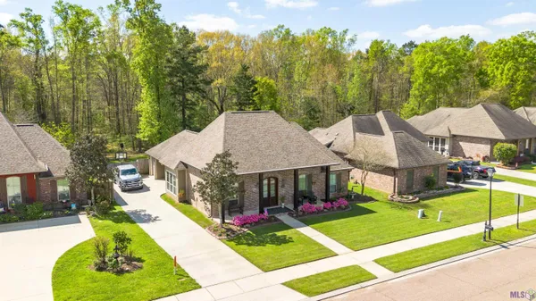 $300,000 | 17010 Bradford Avenue, Greenwell Springs, LA 70739