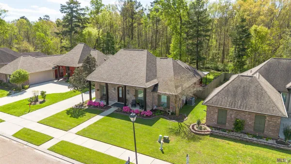 $300,000 | 17010 Bradford Avenue, Greenwell Springs, LA 70739