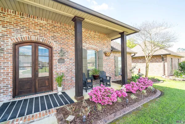 $300,000 | 17010 Bradford Avenue, Greenwell Springs, LA 70739