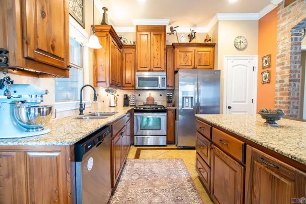 $300,000 | 17010 Bradford Avenue, Greenwell Springs, LA 70739