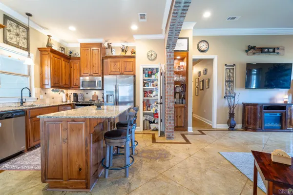 $300,000 | 17010 Bradford Avenue, Greenwell Springs, LA 70739