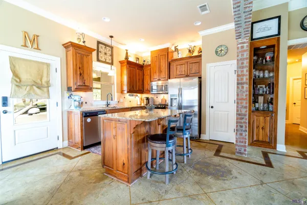 $300,000 | 17010 Bradford Avenue, Greenwell Springs, LA 70739