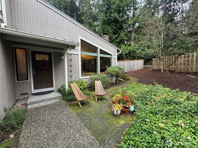 $3,200 | 14707 60th Place West, Edmonds, WA 98026