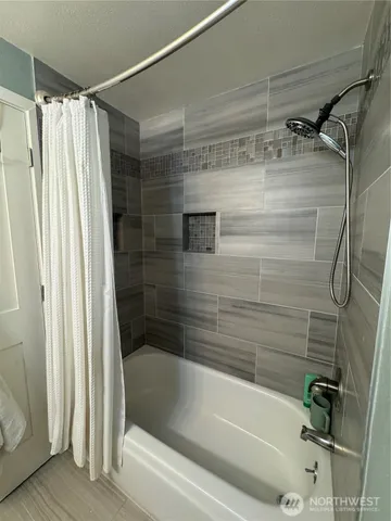 $3,200 | 14707 60th Place West, Edmonds, WA 98026