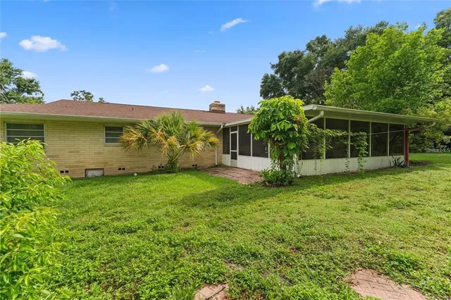 a view of a house with backyard and a garden