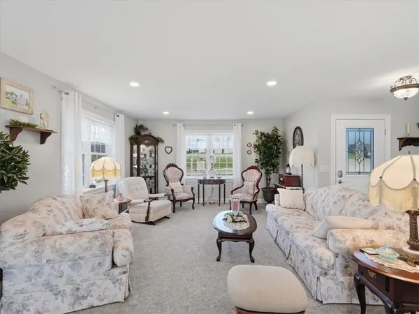 $639,900 | 2 Stonegate Drive, Burgettstown, PA 15021