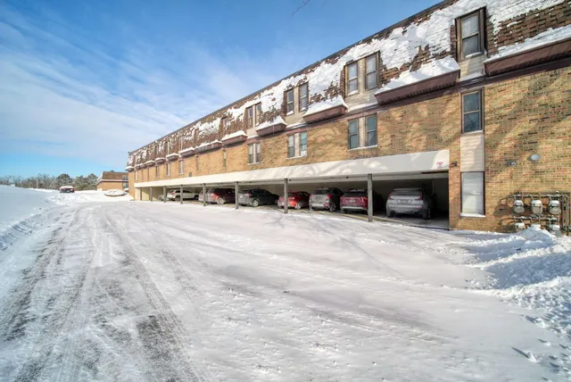 $120,000 | 710 Lakeshire Trail, Unit 201E, Adrian, MI 49221