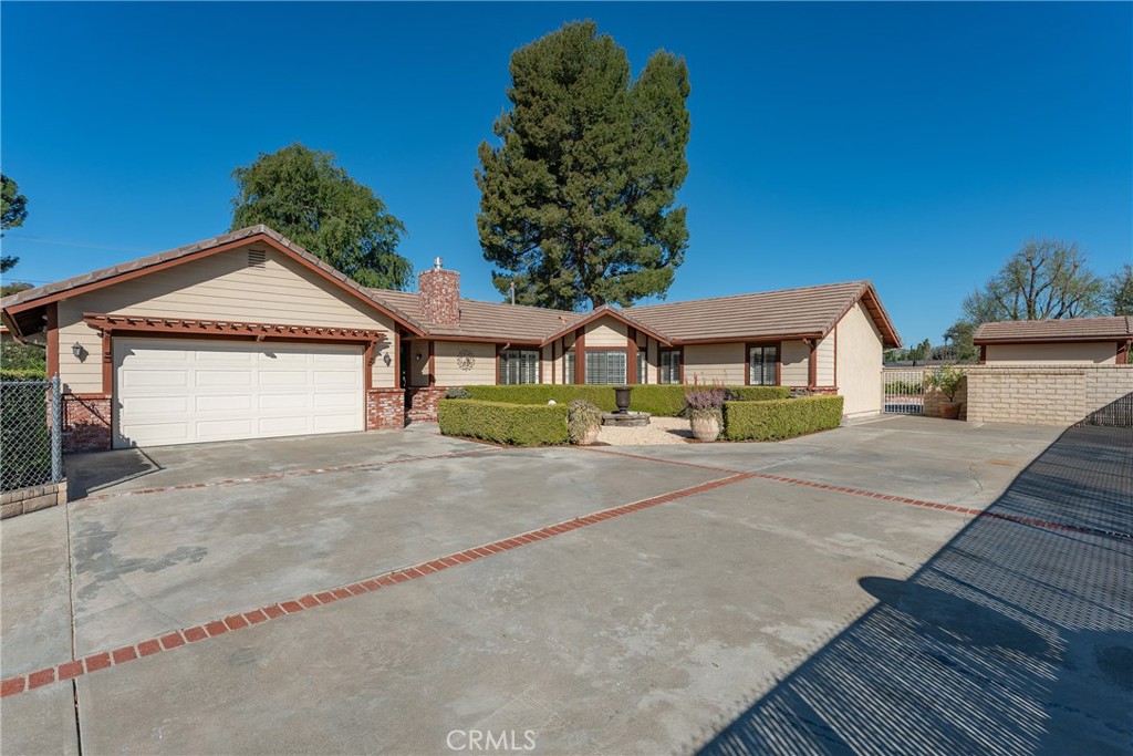 27843 Parker Road Castaic, CA 91384 - Photo 1 of 61 a front view of a house with garden