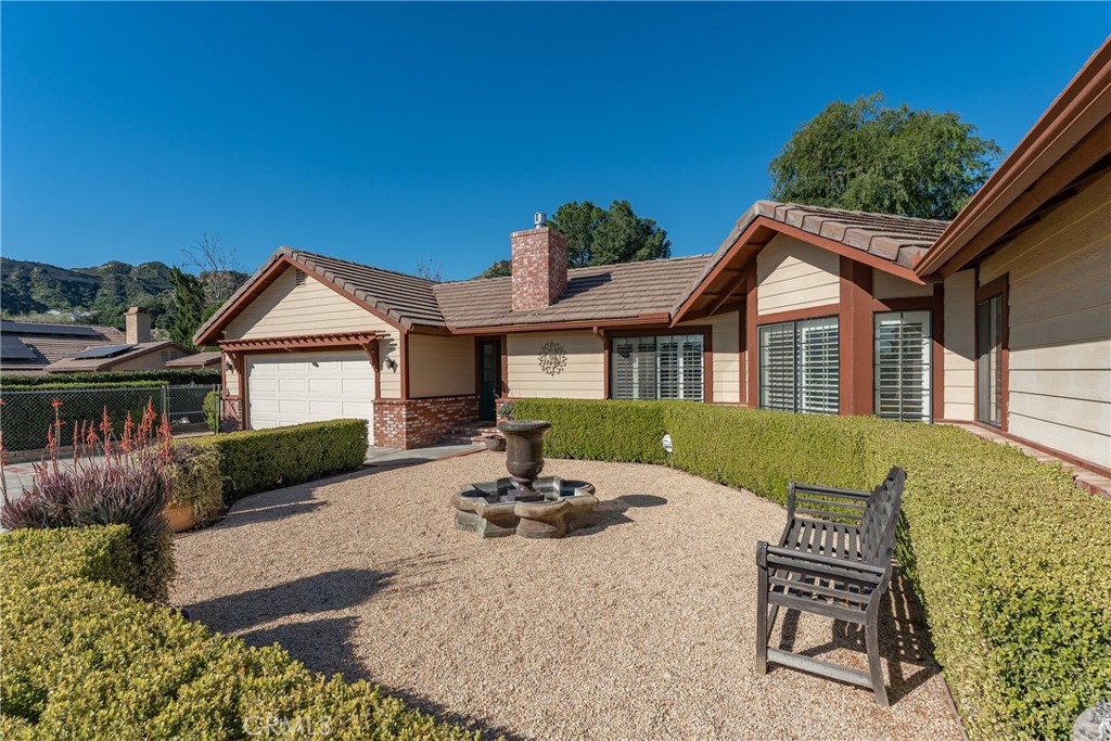 27843 Parker Road Castaic, CA 91384 - Photo 3 of 61 a front view of a house with a garden